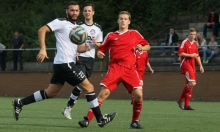 Werden sich am Saisonende gemeinsam aus der Berzirksliga verabschieden: Eintracht Herrnsheim (l. Süleyman Kaplan) und die TSVgg Stadecken-Elsheim (Tim Antwerpes).