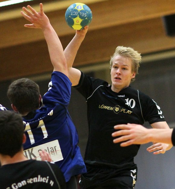 Verantwortung übernommen und seiner Mannschaft einen erfolgreichen Heimspielausstand beschert hat Adrian Wolter dem HC Gonsenheim durch den Siegtreffer über die Sportfreunde Budenheim II.