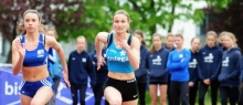 Lena Spindler (l., TSV Schott) wurde in 13,53 Sekunden Zweite bei den A-Schülerinnen über 100 Meter. Clara Mohr (r.) unterbot mit der Sprintstaffel des USC Mainz die DM-Normen für die U20 und U23.