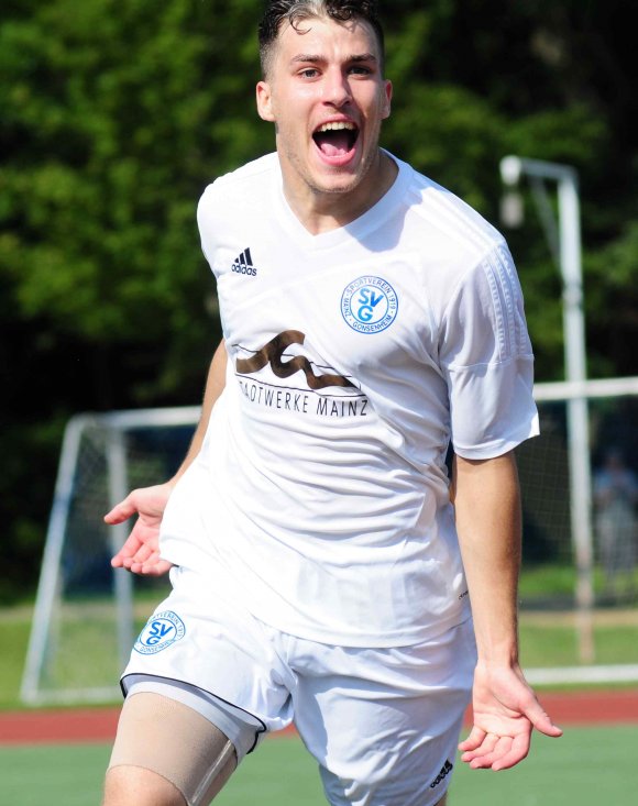 So kann er im Trikot des SV Gonsenheim nicht mehr häufig jubeln: Damir Bektasevic zieht's auf die andere Rheinseite zum SV Wiesbaden.