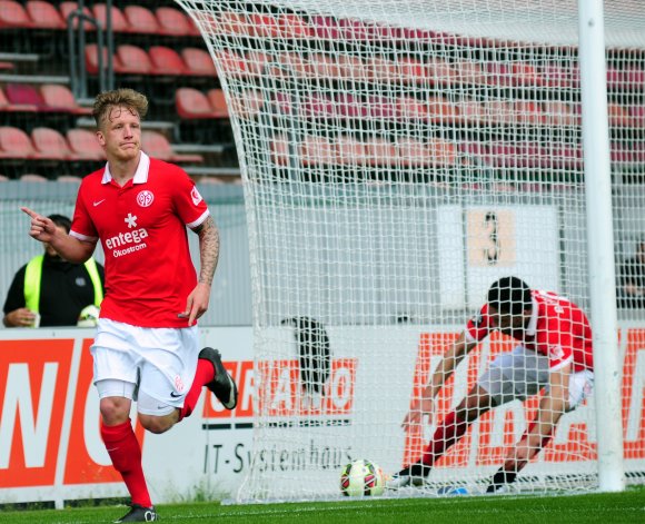 Sehr lässig hatte Richard Weil den Elfmeter zum 1:1 verwandelt, sehr lässig fiel auch sein Torjubel aus.