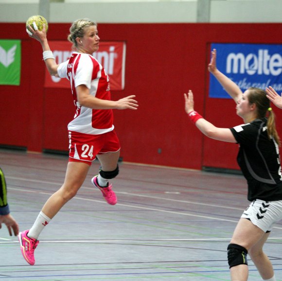 Die Zukunft bei Mainz 05 geklärt, das Selbstbewusstsein steigt nochmal an: Kapitänin Laura Schmitt war in der ersten Halbzeit gegen Union Halle-Neustadt mit einigen Rückraumschüssen 