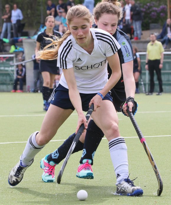 Eigentlich gut dabei, aber mit drei schwachen Szenen: Die Hockeyfrauen des TSV Schott Mainz (im Bild Clara Beck) verloren in Mannheim auch das zweite Auswärtsspiel der diesjährigen Feldrunde.