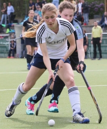 Eigentlich gut dabei, aber mit drei schwachen Szenen: Die Hockeyfrauen des TSV Schott Mainz (im Bild Clara Beck) verloren in Mannheim auch das zweite Auswärtsspiel der diesjährigen Feldrunde.