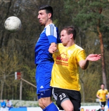 Mit dem Gonsenheimer Arif Güclü wird Yannick Rinker (r.) es wahrscheinlich auch in der kommenden Saison zu tun bekommen. Dann allerdings nicht mehr im Trikot der SpVgg EGC Wirges, sondern als Defensivmann des TSV Schott Mainz.