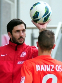 Nicht jedes Unentschieden ist schlecht. In der Summe aber ist Sandro Schwarz (l.) von den Punkteteilungen seiner U19 genervt.