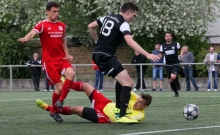Den machte der Stürmer: Norman Loos drückt den Ball nach einer Hereingabe von Roberto Todaro (r.) zum 2:1 ins Tor. Das reichte allerdings nicht ganz zum Sieg gegen RWO Alzey...