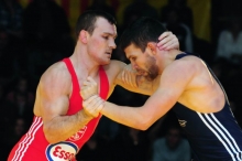 Steht im Finale des Fliegengewichts: Wladimir Berenhardt (l.).