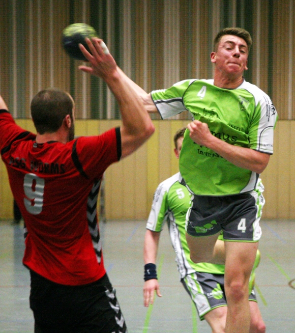 Kai Schornstheimer spielte beim letzten Punktspiel eine gute Rolle im linken Rückraum des TVB. Der  A-Jugendliche wird die Vorbereitung mit dem künftigen Oberliga-Team absolvieren und darf damit rechnen,  aufzurücken in die Mannschaft.