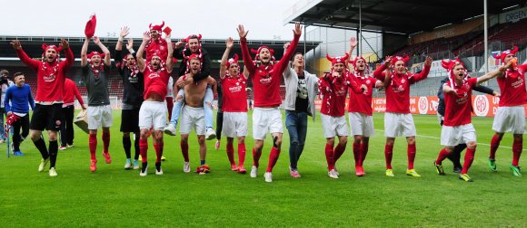 Sie haben es geschafft: Die U23-Fußballer des FSV Mainz 05 sicherten sich mit dem 1:1 gegen den Chemnitzer FC den Drittligaverbleib.