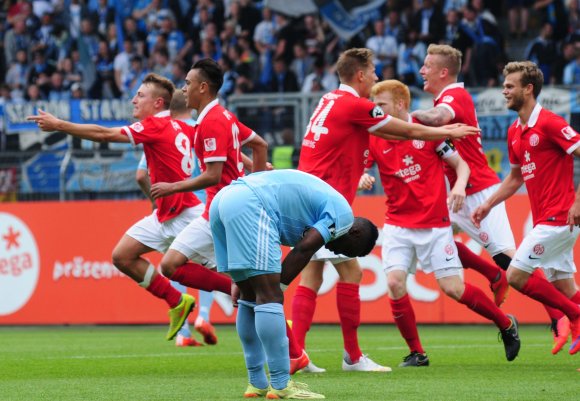 Kaum einzufangen: Auf sein erstes Saisontor hatte Daniel Bohl bis zum letzten Spieltag warten müssen. Danach rannte er zur Ersatzbank...