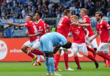 Kaum einzufangen: Auf sein erstes Saisontor hatte Daniel Bohl bis zum letzten Spieltag warten müssen. Danach rannte er zur Ersatzbank...