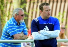 Kalt erwischt wurden Trainer Timo Schmidt (r.) und seine TSG Bretzenheim: Die 46er führten beim TSV Schott Mainz II noch in der 90. Minute 2:1 - und fingen in der Nachspielzeit noch zwei Gegentreffer.