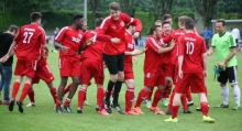 Anspannung löst sich: Durch den Heimsieg gegen Viktoria Herxheim war die SVW Mainz auf der sicheren Seite, unabhängig von den Ergebnissen der anderen Plätze.