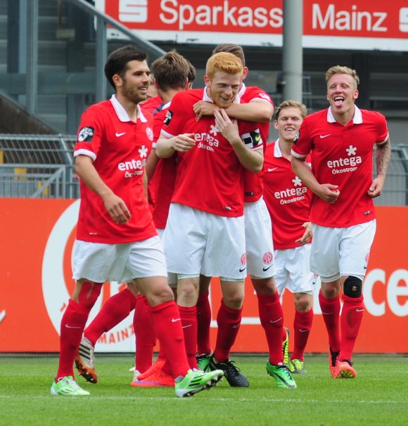 In dieser Zusammensetzung werden sie kommende Saison nicht mehr jubeln. Sebastian Gärtner (l.) wird die Mainzer U23 verlassen; der Zukunft von Fabian Kalig, Felix Müller und Richard Weil ist noch offen.