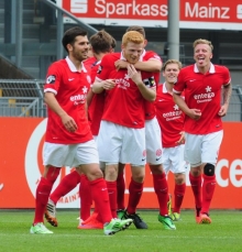 In dieser Zusammensetzung werden sie kommende Saison nicht mehr jubeln. Sebastian Gärtner (l.) wird die Mainzer U23 verlassen; der Zukunft von Fabian Kalig, Felix Müller und Richard Weil ist noch offen.