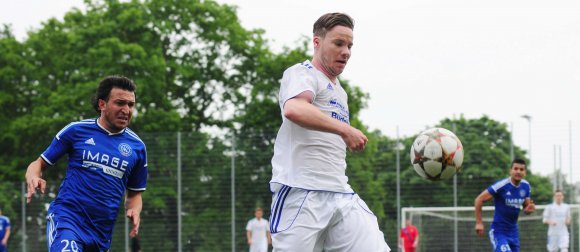 Florian Fiessler (r.) hatte in allen wesentlichen Szenen beim Essenheimer Sieg gegen Barbaros die Füße im Spiel...