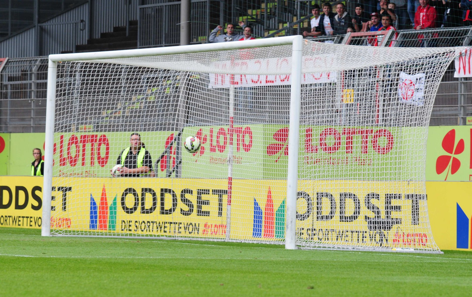 ...schließlich hatte der defensive Mittelfeldspieler den Führungstreffer erzielt.