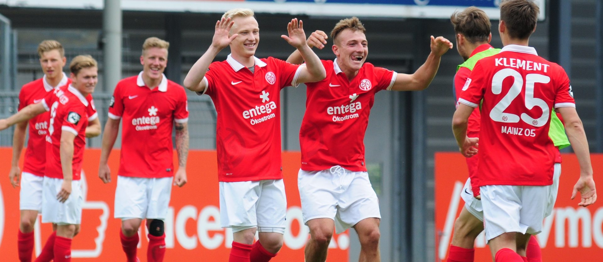 ...fielen nicht nur die Spieler einander in die Arme...