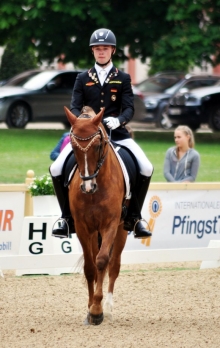 Ponydressurreiter Raphael Netz konnte beim Pfingstturnier keine vordere Platzierung erzielen, hat aber dennoch alle Chancen auf die Qualifikation zur Europameisterschaft.