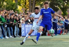 Den Aufstieg in die Landesliga haben Simon Höss (r.) und die TSG Bretzenheim 46 noch nicht in der Tasche. Aber sie fahren mit einem 2:1-Sieg zum Rückspiel nach Bad Dürkheim, wo Trainer Timo Schmidt ähnlich offensiv auftreten will wie auf eigenem Platz. 