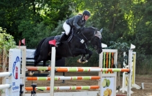 Lisa Sieben (RFV Gonsenheim) durfte auf Flic Flac S dank eines fehlerfreien ersten Teils auf die zweite Strecke des Zwei-Phase-Springens gehen und landete nach einem Abwurf schließlich auf dem achten Rang des M*-Springens.