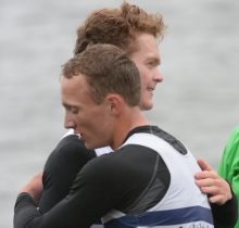 Einfach nur happy: Philipp Grebner und Jonathan Rommelmann gelingt auf dem Küchensee der ganz große Coup.