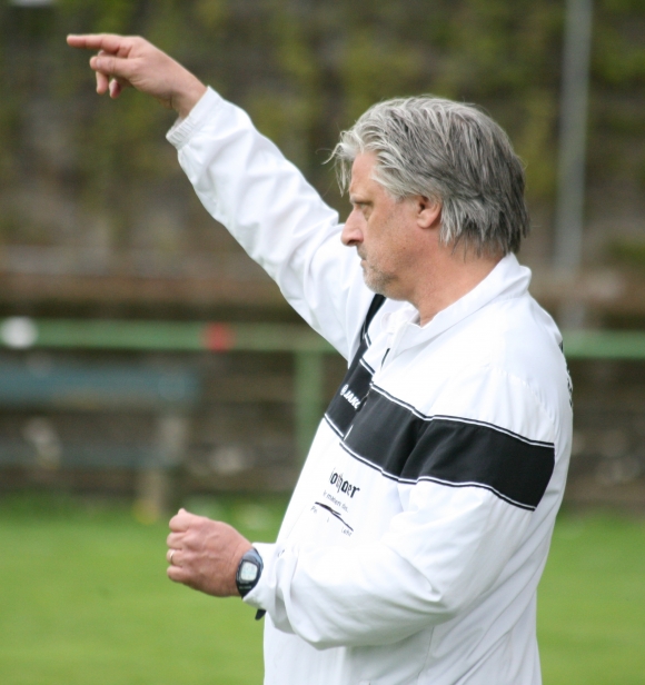 Anweisungen für eine erfolgreichere Fontana: Dirk Willems will mit dem Finther Landesligisten nach den Ostertagen deutlich besser in der Tabelle dastehen als derzeit.