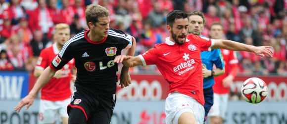 Wieder ein starker Drittligist: Nach dem Chemnitzer FC in der vorigen Saison bekommen Yunus Malli (r.) und der FSV Mainz 05 es diesmal im DFB-Pokal mit Energie Cottbus zu tun.