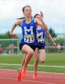 Anna Filtzinger (hier im Finale über 75 Meter) setzte einen Glanzpunkt der Rheinhessenmeisterschaften: Mit 9,55 Sekunden über 60 Meter Hürden lief sie die derzeit zweitschnellste Zeit der W13 in Deutschland.