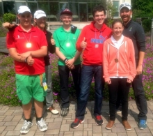 Die Medaillen funkeln in der Sonne. Das Team vom Mainzer Golfclub mit (v. l.) David Leininger, Betreuer Sven Nürnberger, Niclas Sieben, Florian Jöcks, Margarethe Karn und Trainer Nico Zimmermann hat gut lachen.