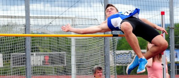 Gleich um 15 Zentimeter verbesserte Florian Heger in Gau-Algesheim seine Bestleistung im Hochsprung. Der USC-Zehnkämpfer gewann den U18-Wettbewerb mit 1,85 Meter.
